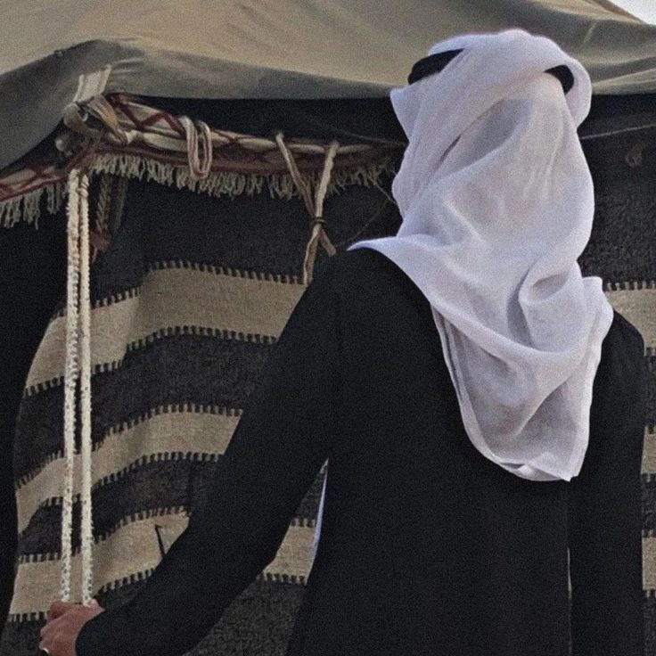 .

من يوم خيبو بعض الناآس ظنّي
زادت طموحاتي ثقه ما تلا شـت

خسرت بعض النّاس يمكن لانّي
أخلاقي مع رغباتھم ماَ تماشـت