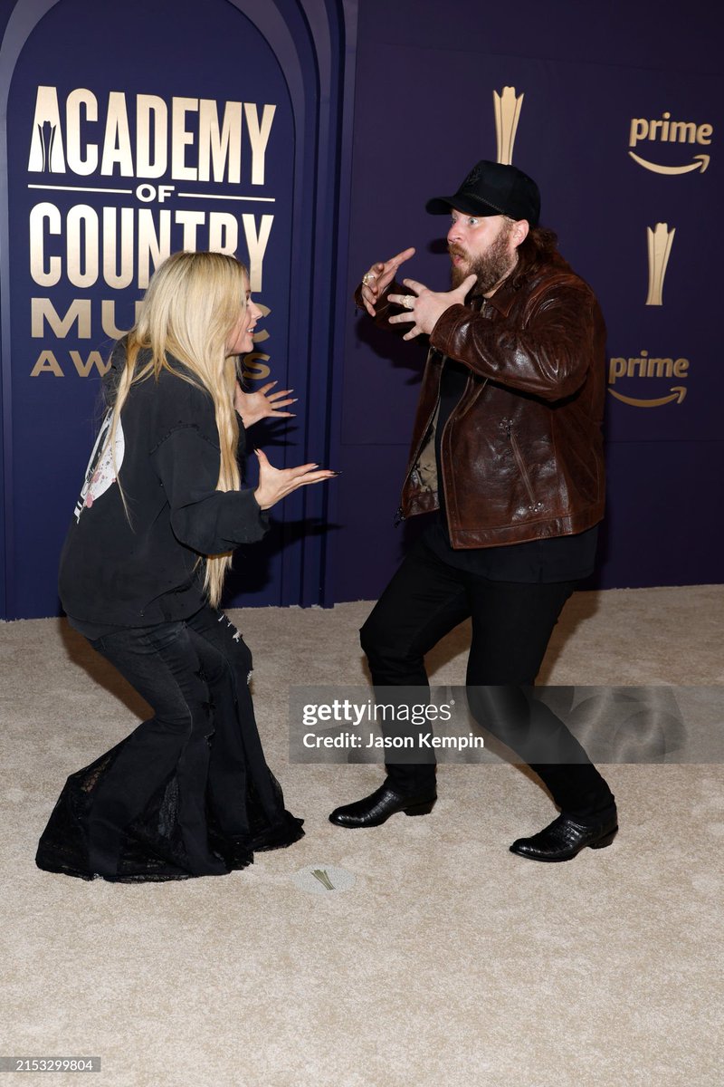 Avril Lavigne and Nate Smith looks enjoying at ACM Awards!

小艾和 Nate Smith 看起來在鄉村音樂學院獎玩得很開心！兩個人拍了很多有趣的照片😂。

#avrillavigne #avrillavigne_tw #艾薇兒 
#natesmith #acmawards