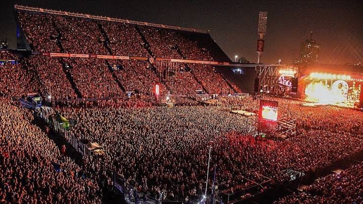 FAITH IN THE FUTURE WORLD TOUR LATINOAMÉRICA 🔴⚫

📍Buenos Aires, Argentina 
🏟️ Estadio Vélez Sarsfield 
🗓️ 18 de Mayo 
👥  50,000 aprox.

 #FITFWTArgentina #FITFWTBuenosAires  #FITFWorldTour