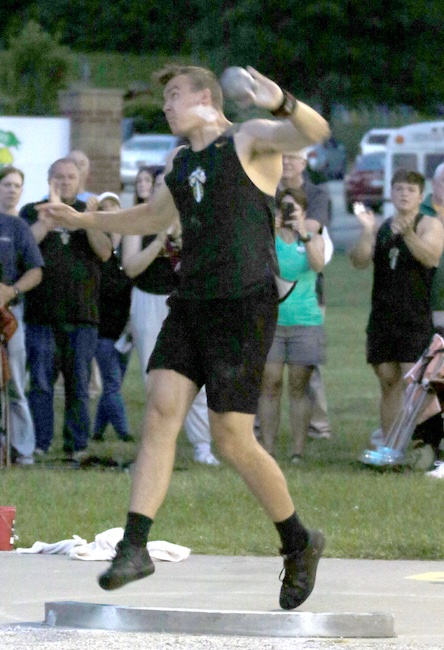 TheManiacHiker's tweet image. Floyd Central Boys Tck Sectional-Floyd Central dominates with 212 pts...New Albany second at 133 and Corydon Central third at 92.5...FC's Brock Conrad goes to the top of the board in the state in the discus with a throw of 188 feet, 1 1/2 inches.