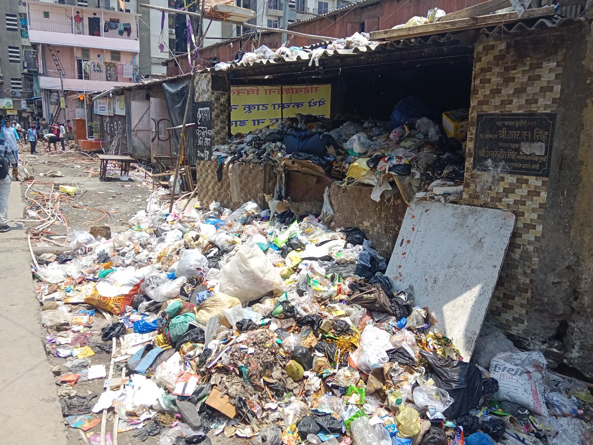 कमला कॉन्ट्रक्शन या रोड कॉन्ट्रॅक्टर ची दिरंगाई , बेफिकिरी , कालिना चर्च मागील शास्त्री नगर विभागात मागील 10 दिवसांपासून, रस्त्याचे काम रखडल्याने कचरा उचलला जात नाही..वारंवार सांगून ही उडवाउडवीची उत्तरे , नागरिकांचे आरोग्य धोक्यात..<a href="/mieknathshinde/">Eknath Shinde - एकनाथ शिंदे</a> <a href="/MPLodha/">Mangal Prabhat Lodha</a> <a href="/mybmcWardHE/">Ward HE BMC</a>