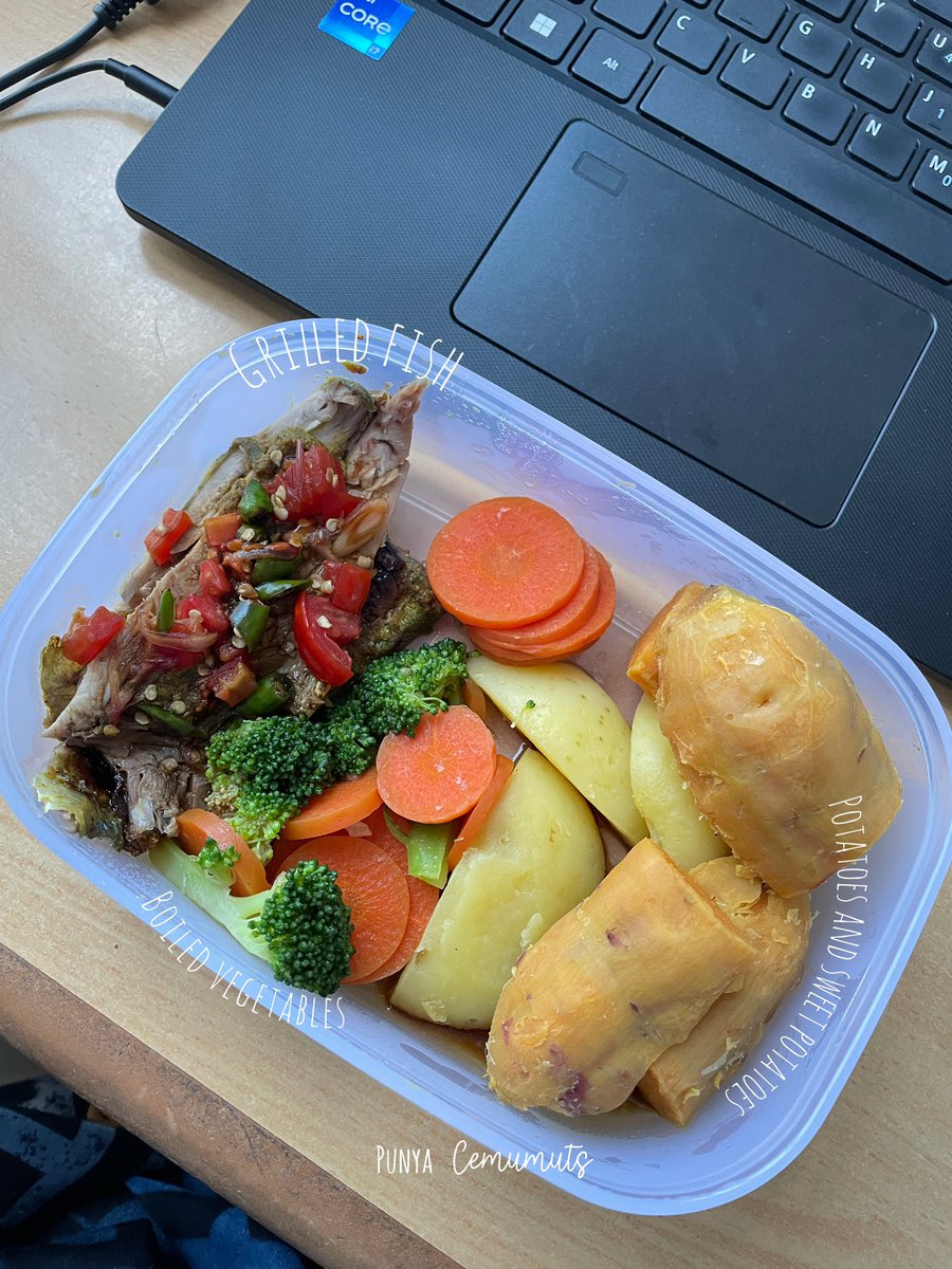 Hari Jumat Sore tweet media