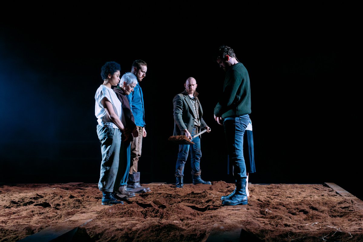 SUNSET SONG by @mornayoung last night. A fantastic adaptation that stands tall. A world on the precipice of ending. The last of the old way, bleeding into the red earth of Kinradie. The novel is transformed and reinvented, the production is a stunner. Incredible show. See it!