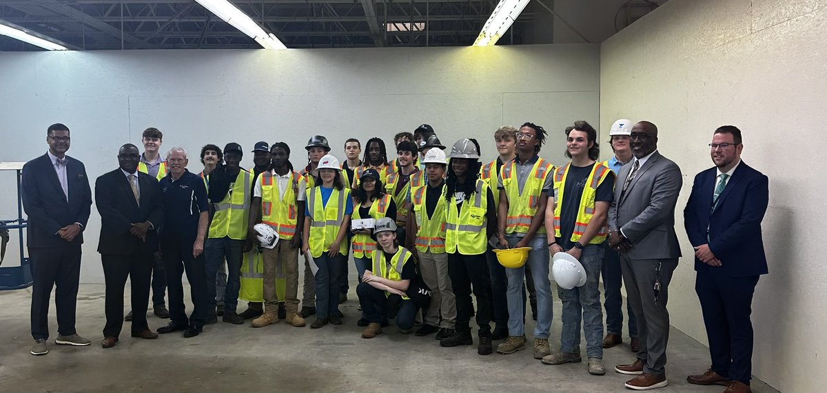 OnecentFord's tweet image. A great day for 35 @JEFCOED Academy of Craft Training Seniors who received industry job offers. #WorkforceReady! @AcadCraftTrain @JEFCOCareerTech