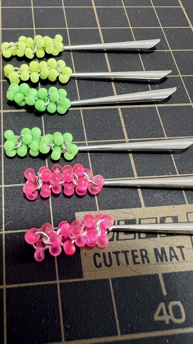 ネオンカラーにハマってきました！
かっこよい！

#ハンドメイド
#ハンドメイドアクセサリー
#ネオンカラー
#蛍光
#制作中