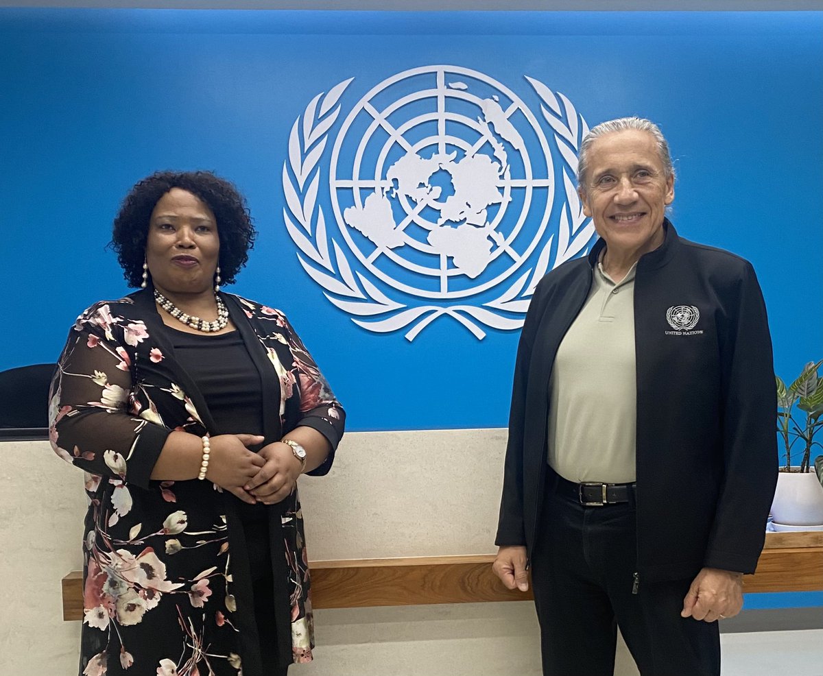 Great honor meeting the ambassador of South Africa in #Philippines , Bartinah Ntombizodwa Radebe-Netshitenzhe, and learn from her times with #Mandela and his historic fighting against #apartheid. We will jointly work for a memorable celebration of Mandela Day ! @UNPhilippines