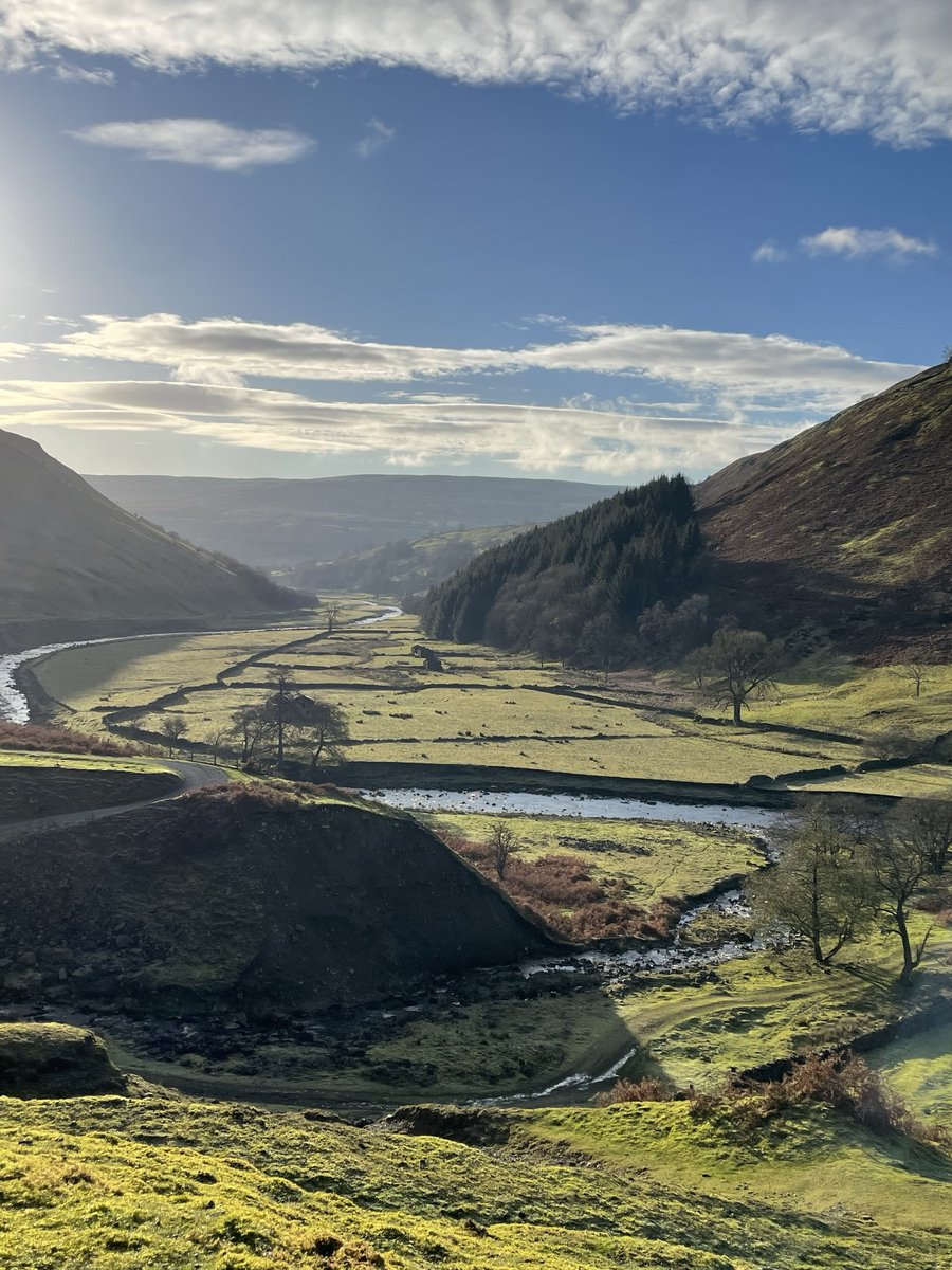 It's #Friday 🥳 Today's walk for #NationalWalkingMonth is a classic! The #Muker to #Keld walk takes in the Muker hay meadows, a stroll along the River Swale and #Kisdon Force.  This walk is on our walking app 👇

yorkshiredales.org.uk/things-to-do/g…

📸 Lou Sadler

#YorkshireDales #TGIF