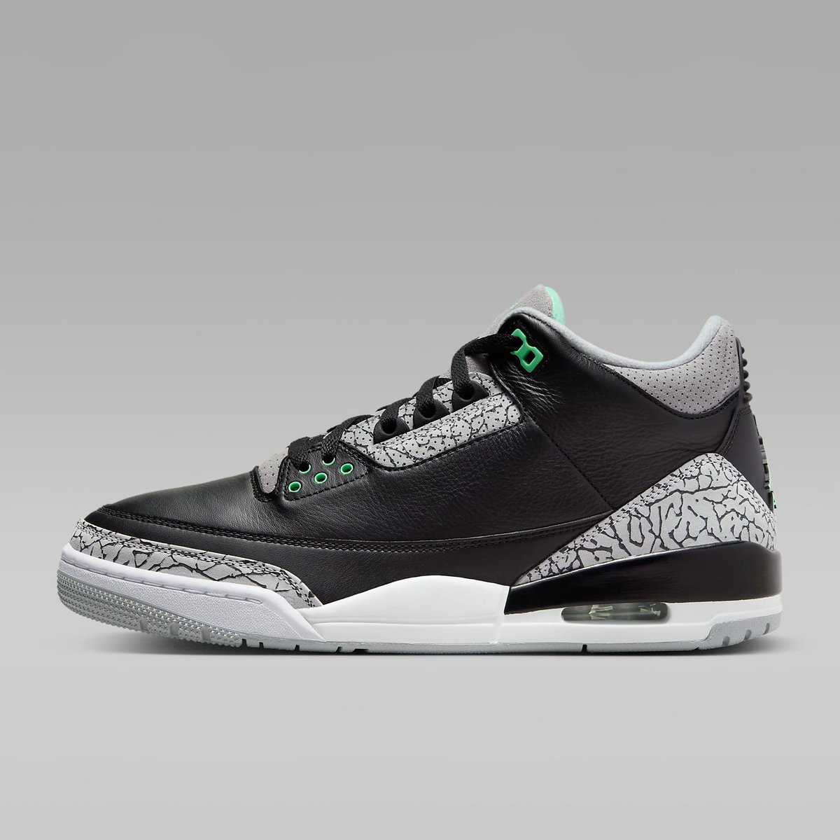 Ad: On sale for $150 with code SUMMER25
Air Jordan 3 Retro 'Green Glow'
>> howl.me/cmgB6ujURqa