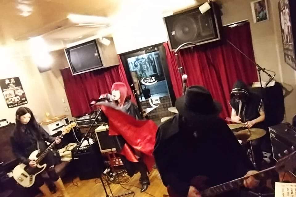 Crop夏のロックフェス♫
 「飲め呑めSUMMER2024」
闇黒ヴァンパイア🦇出演します
2024年８月10日(土)
Open 16:30   Start 17:30
会費制3000円（税込、おつまみビュッフェと飲み放題付きとお得！
＊飲み放題は、オープンより演奏終了まで！
成瀬CROP　 東京都町田市小川２丁目２８−１３