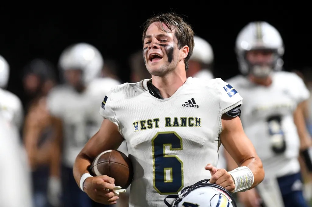 Colorado Football QB @_ryanstaub will be hosting a Youth football camp in Santa Clarita at his former HS West Ranch High on May 18th for 6th - 8th graders from 2 -4 pm #skobuffs REGISTER HERE: go.teamsnap.com/forms/429124?f…