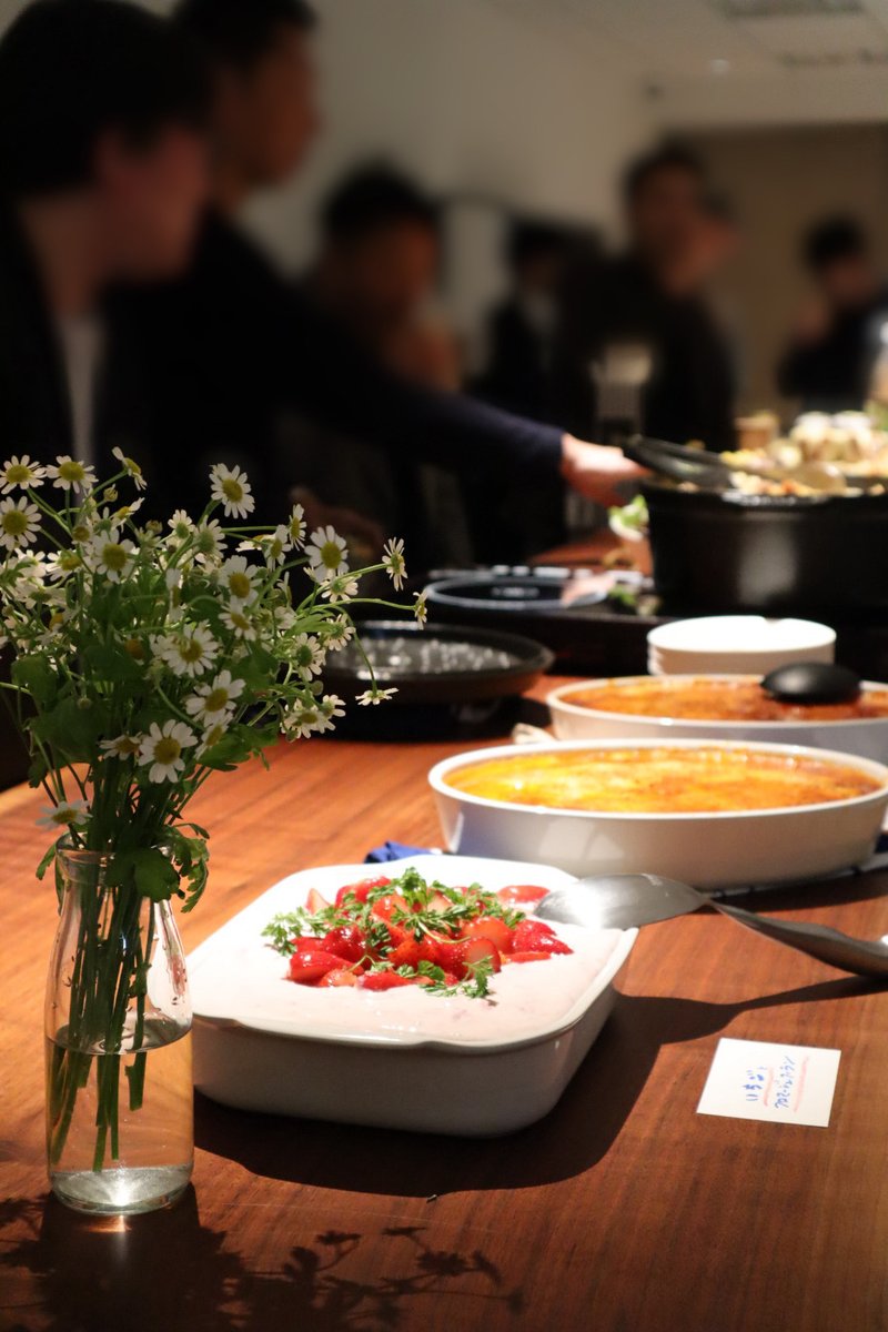 dora_rakurakudx's tweet image. 【🌸ワークショップ4月🌸】
ワークショップの後は、懇親会を開催！
今年の新入社員にとっては、初めてのワークショップ。
懇親会では普段遠方でリモートワークをしている社員達とも交流している様子が見受けられました☺️
#ワークショップ #社内イベント #techfirst #テックファースト