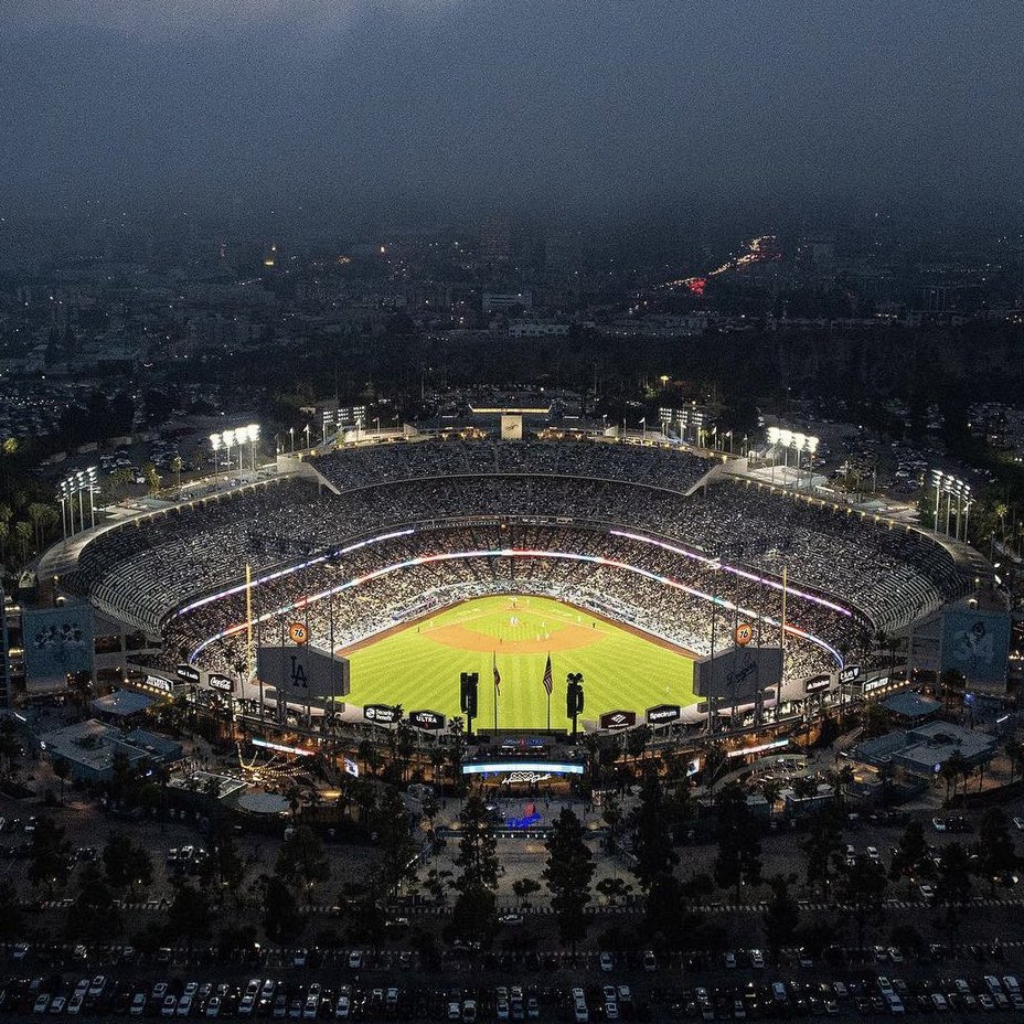 The attendance at Dodger Stadium tonight is 53,527

It’s the largest crowd in MLB this season and largest at Dodger Stadium since 2019