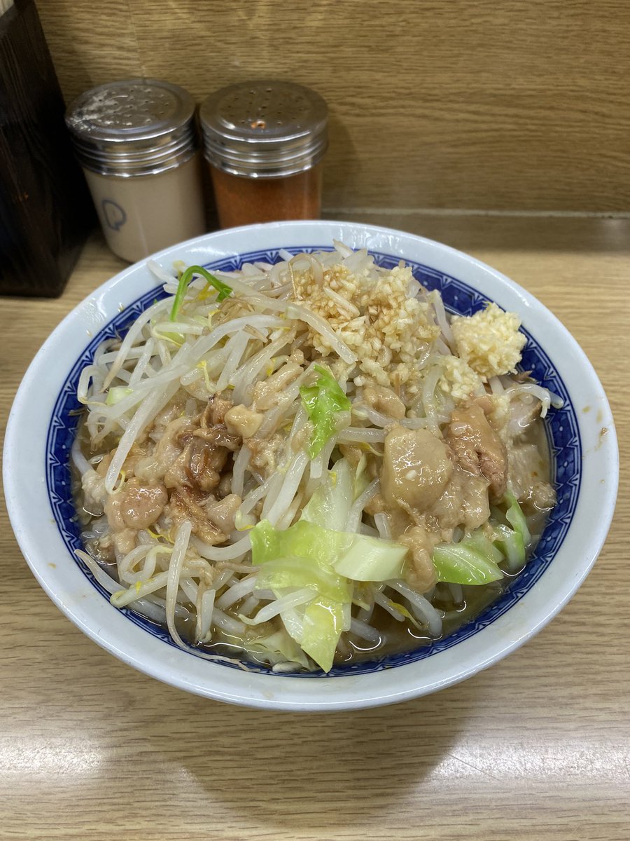 ラーメン二郎栃木街道店 ラーメン小　生卵うずら🥚🥚 ニンニクアブラカラメ 二回目の栃木街道を喰らってきた🍜スープに絡んだ麺❗️美味しすぎ秒で食ってしまった、、めちゃくちゃ美味かったな 隣の客さんが甘いのコールしてて気になっちまった👀ので次やってみようか‼️ ご馳走様でした！ #ラーメン二郎