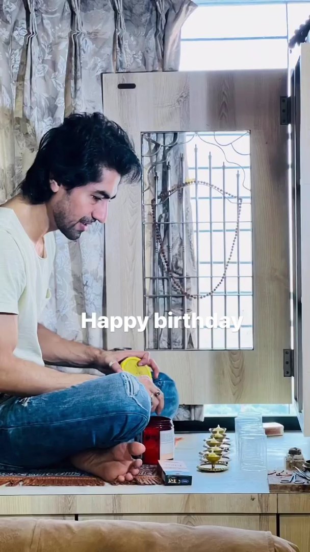 He is everything 
An amazing human being 
A pure soul 
A humble guy 
A loving son 
The best brother 
An amazing actor
And what not ❣️❣️

May Almighty gives him all the happiness in this world ❣️ and he forever be protected from evil eye

HAPPY BDAY HARSHAD CHOPDA 
#HarshdChopda
