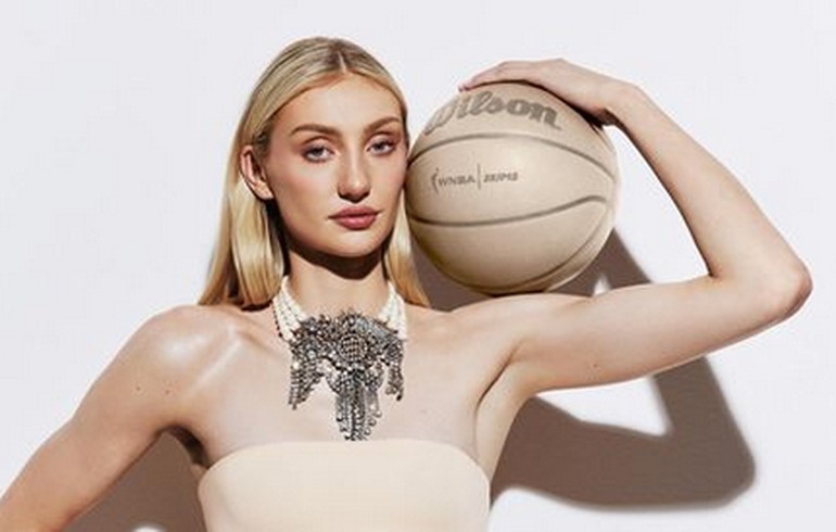 wolipop's tweet photo. #Foto Lima atlet basket wanita Amerika Serikat tampil seksi dalam pemotretan pakaian dalam. Penampilan mereka tidak kalah dari model lingerie.
>>https://t.co/GCp8cX7pPa
Foto: instagram/skims
#atletbasket #atletAmerika https://t.co/A9fr33iZRL
