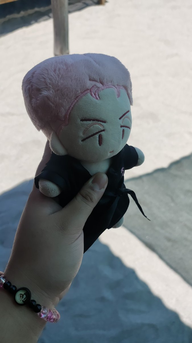 MyScarletDreams's tweet photo. Today is my 3 day, 2 night beach vacation at Zambales and SakuRAVI has began his beach adventure!

Life under the sun at the beach is much more fun with this cutie companion.

#SakuRAVI #RAVI #VIXX #Beach #Summer #SummerPH #Philippines #Zambales https://t.co/tPs98xhXRY