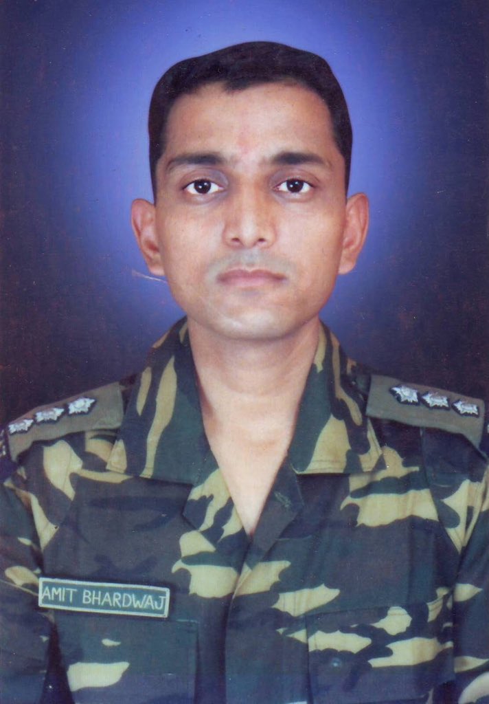 May 17 ’99 Capt. Amit Bharadwaj, 4 Jat led a search operation for Capt. Saurabh Kalia and his patrol team that went MIA. The team comprising 30 soldiers reached near Bajrang post. Capt. Bharadwaj realised the enemy was in larger numbers than anticipated.

He ordered his men to