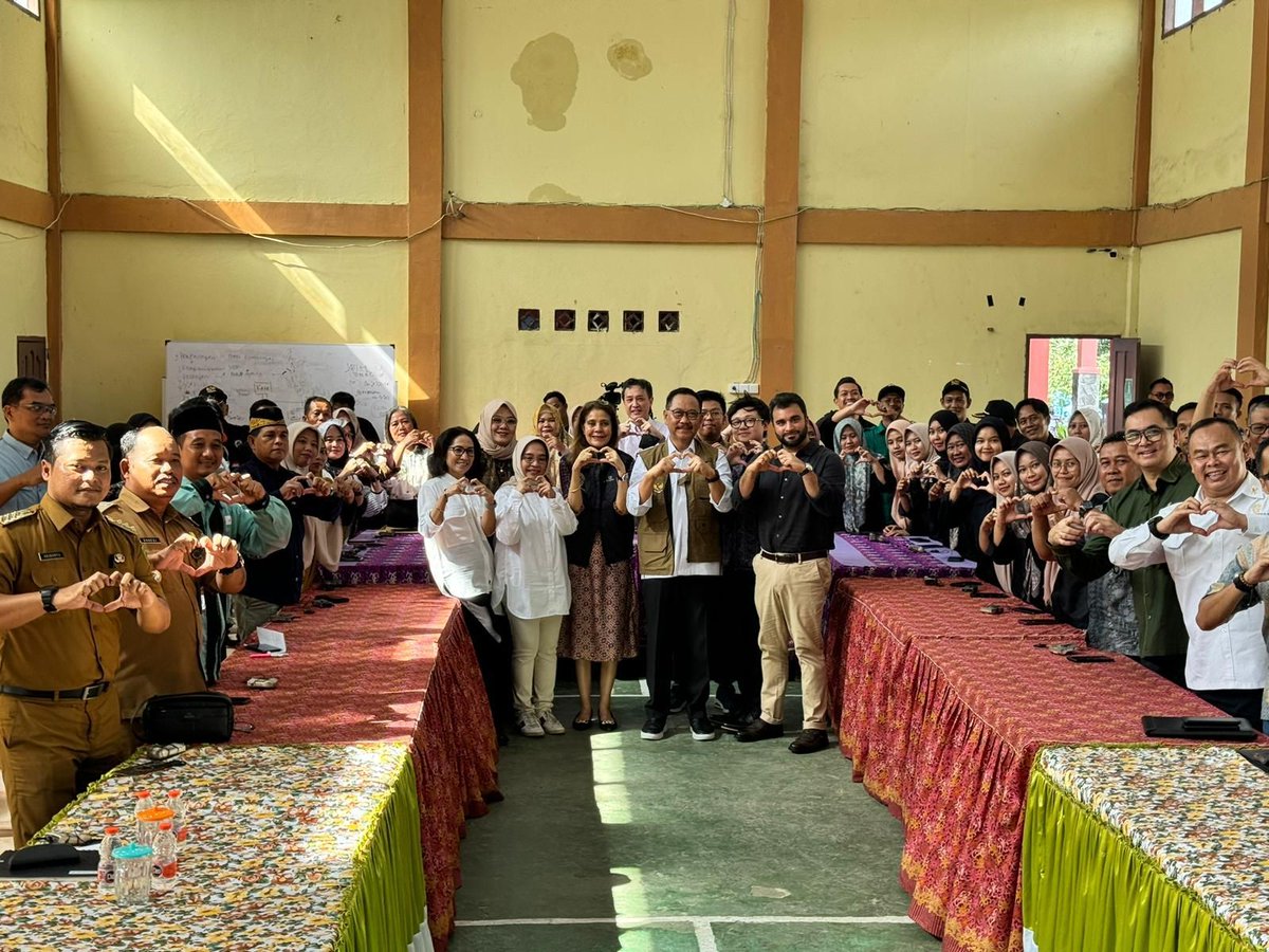 📣 Localizing the #SDGs through community engagement is key! 🇮🇩 In Nusantara, #Indonesia’s new capital, @UNinIndonesia, @UNESCAP, @ikn_id & @UNDPIndonesia are working to include voices of persons with disabilities, women, youth & local communities in the new #VLR report.