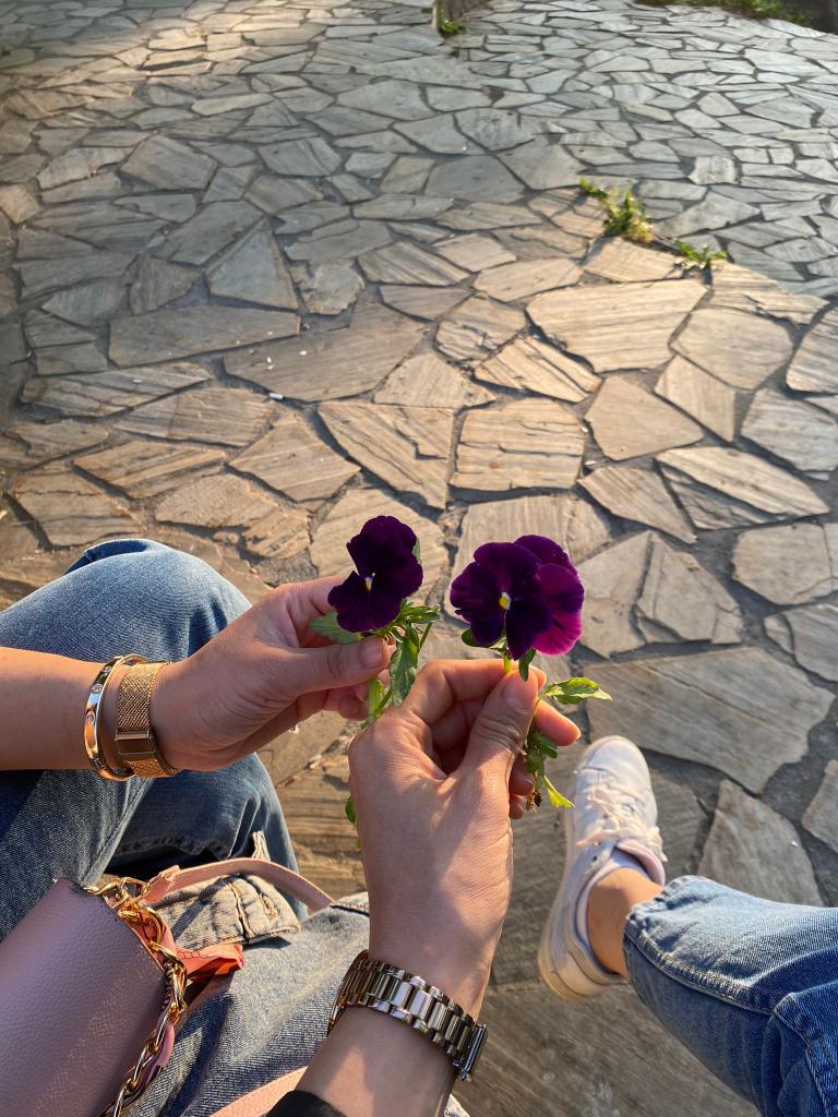 Aysiss45's tweet photo. Aklın bahar olunca, fikrin çiçek açar. 
Güzel düşün ki, güzel olsun. 💐
~Hayırlı Cumalar ~ https://t.co/m7oDmExUaw