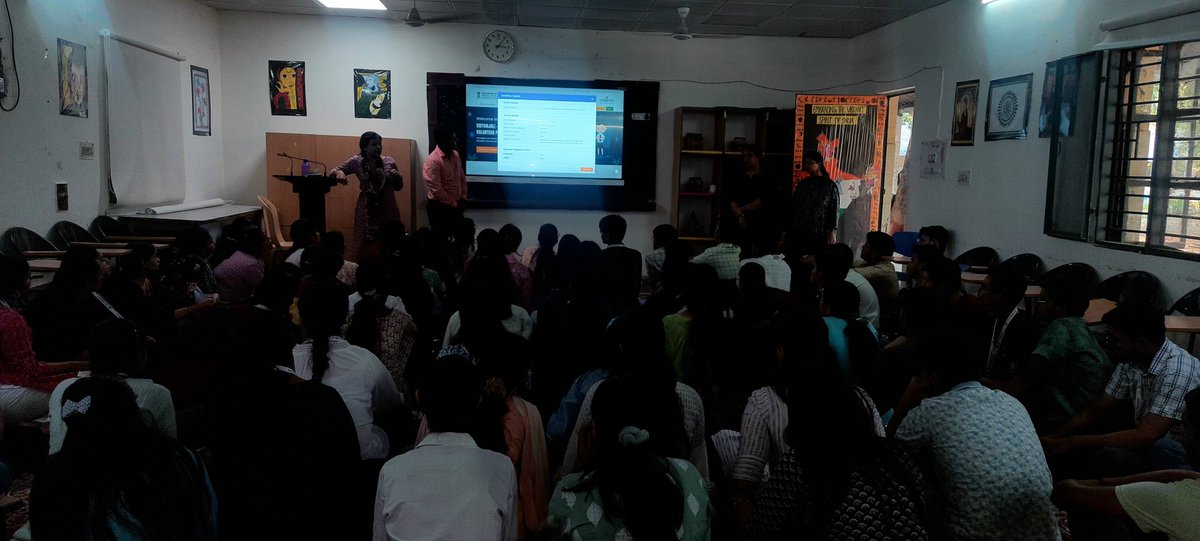 #Vidyanjali Orientation for D.El.Ed trainees was conducted at DIET Pitampura. Trainees were oriented about the program and how they can serve their bit for the society.