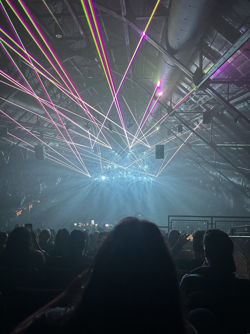 The most gorgeous blacklit paradise https://t.co/1XSxoHd1Hx