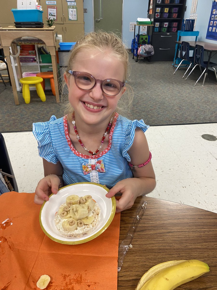 We love visual cooking recipes! To end our week of reading the @n2yllc article <a href="/SpacePerspectiv/">Space Perspective</a> we made “Moon Cakes” out of rice cakes, cream cheese, sliced bananas &amp; <a href="/cheerios/">Cheerios</a> ! It was 😋! <a href="/KleinISD/">Klein ISD</a> @kirstenallman <a href="/tdleeKleinISD/">Terencia Lee</a> <a href="/aschultzKISD/">Alyx Schultz</a> <a href="/HEB/">H-E-B</a> #KISDPRSquad #KISDACCESS 🌑🚀