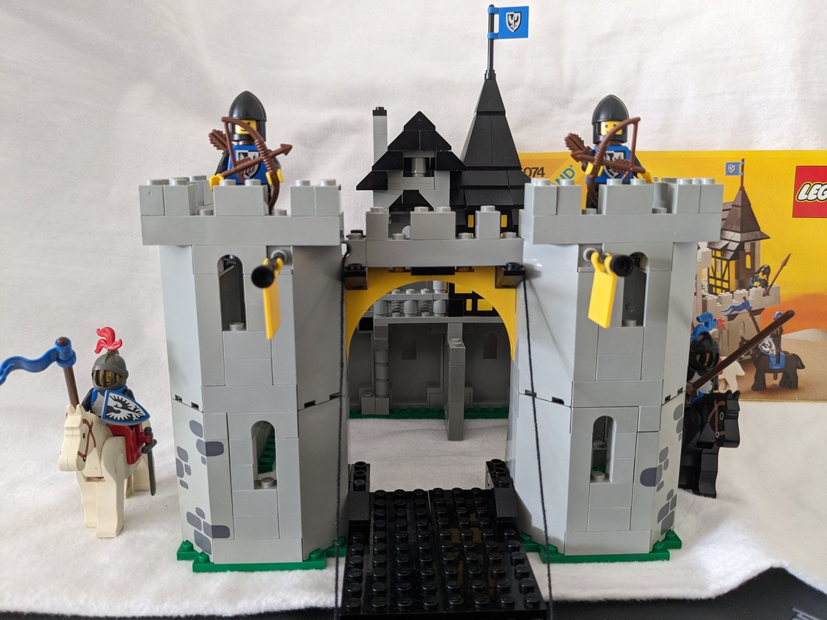 Die Burg ist tatsächlich vollständig 🥳 #twitch #twitchde #legostarwars #lego #legonrw #legominifigures #afol #legofan #starwars #ninjago #legomoc #minifigures #legolife #legobricks #legoart #legominifigs