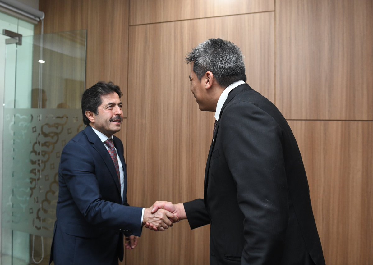 Deputy Secretary-General for ASEAN Community and Corporate Affairs Nararya S. Soeprapto received Member Parliament and Head of Delegation of the Republic of Türkiye to the ASEAN Inter-Parliamentary Assembly (AIPA) Osman Sağlam at the ASEAN Headquarters, today. They highlighted