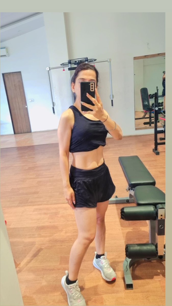 Friday Workout done ✔️ 💪 
No filter is needed. 
Eating healthily in the week and bingeing on junk food every weekend can be very damaging to your gut health – specifically your gut microbiota.