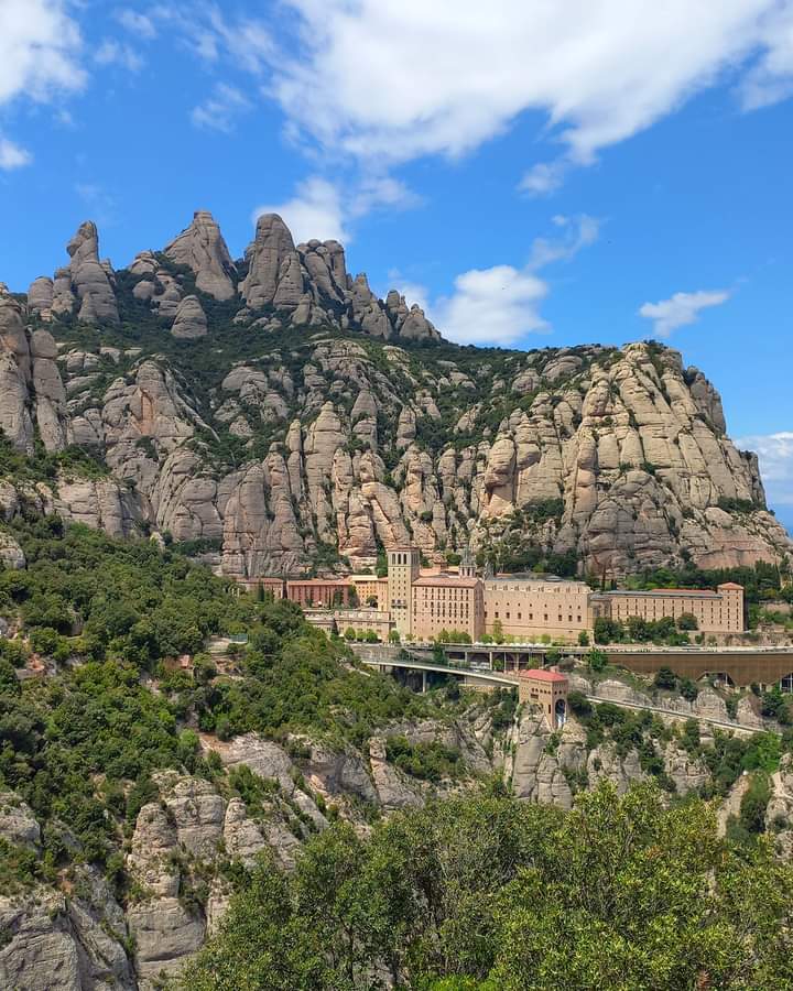 Passejant pel món. 
Montserrat. Catalunya.  #Montserrat #travel #travelphotography #travellingthroughtheworld #travel @TravelMagazine