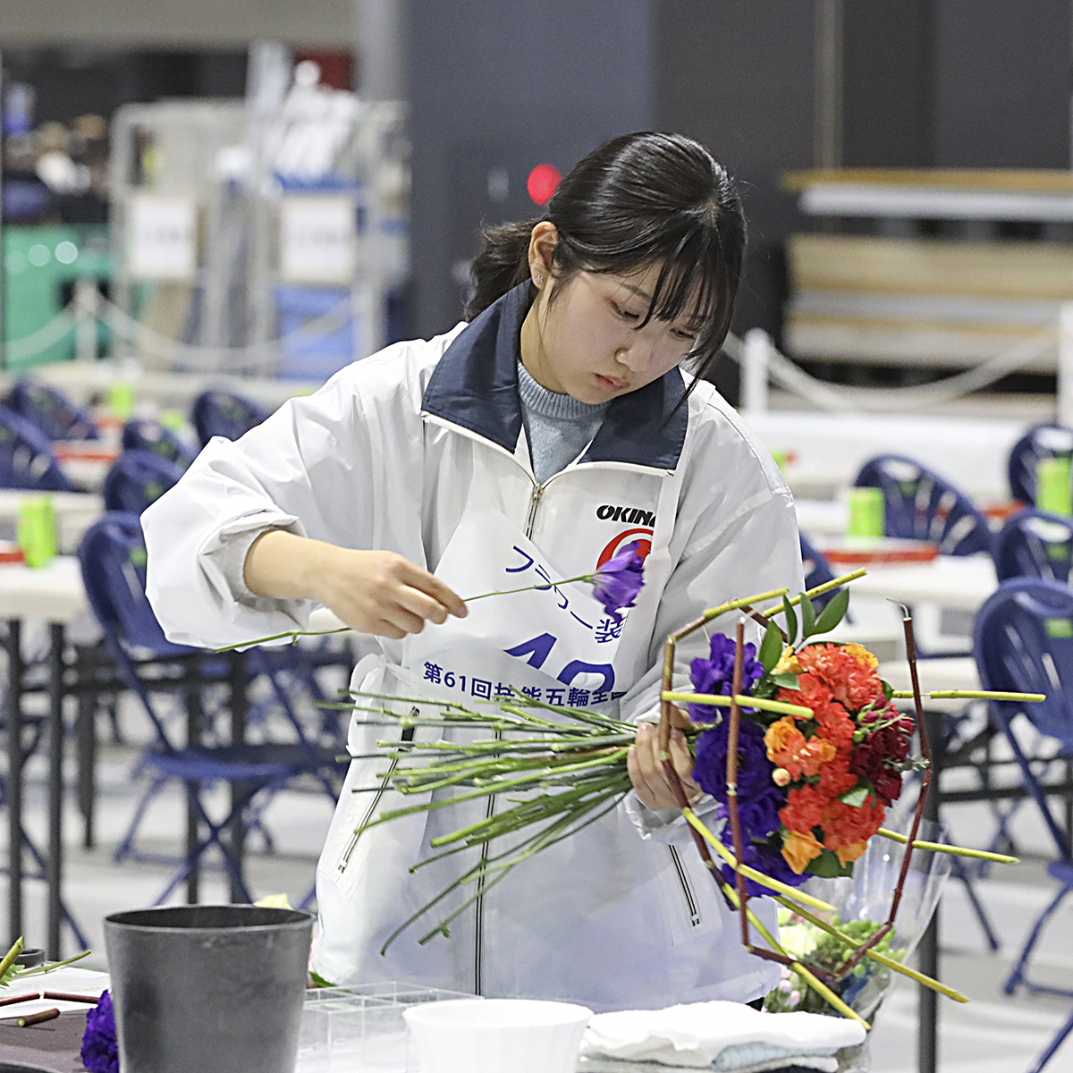技能五輪全国大会「フラワー装飾」職種！ ポイント③ 優れた感性で花材に向き合い、丁寧かつスピーディーにイメージをかたちにします #WorldSkills #WorldSkillsJapan #技能五輪全国大会 #NationalSkills #フラワー装飾 #Floristry