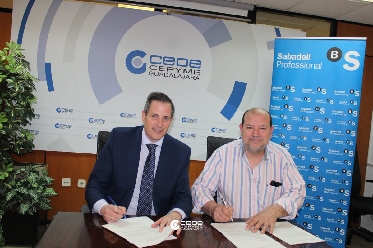 La asociación de Instaladores Eléctricos y Telecomunicaciones de CEOE-CEPYME Guadalajara y Banco Sabadell firman convenio de colaboración.  👉Más info: lc.cx/qozZ0r #ceoeguadalajara #guadalajara #empresarios #emprendedores #ceoe #empresas #futuro