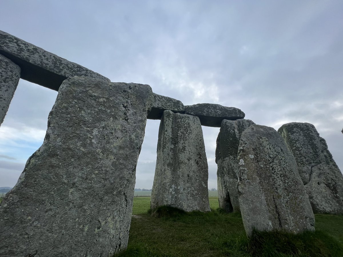 Sunrise at Stonehenge today (17th May) was at 5.13am, sunset is at 8.54pm 🌥️