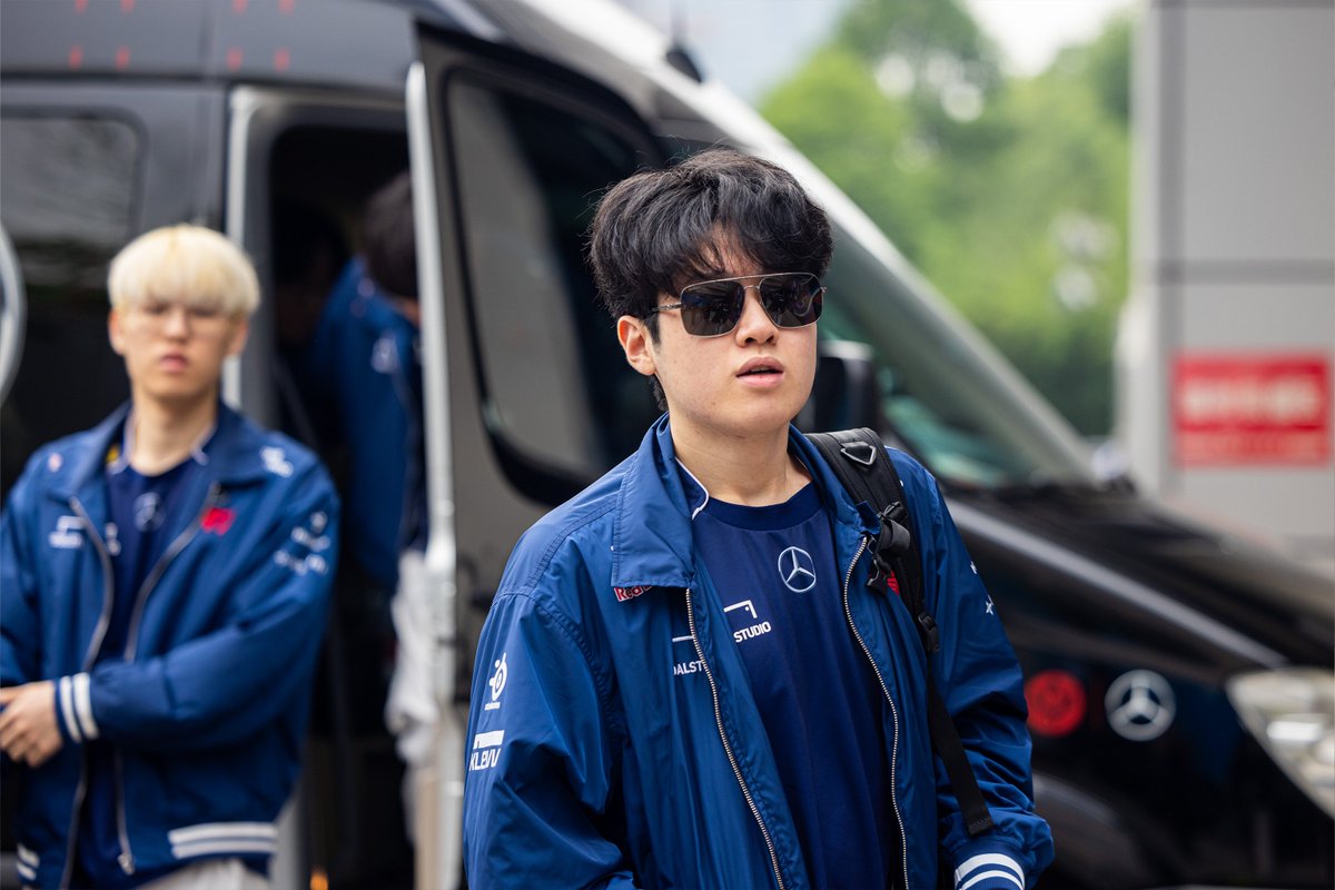 lolesports's tweet image. 😎