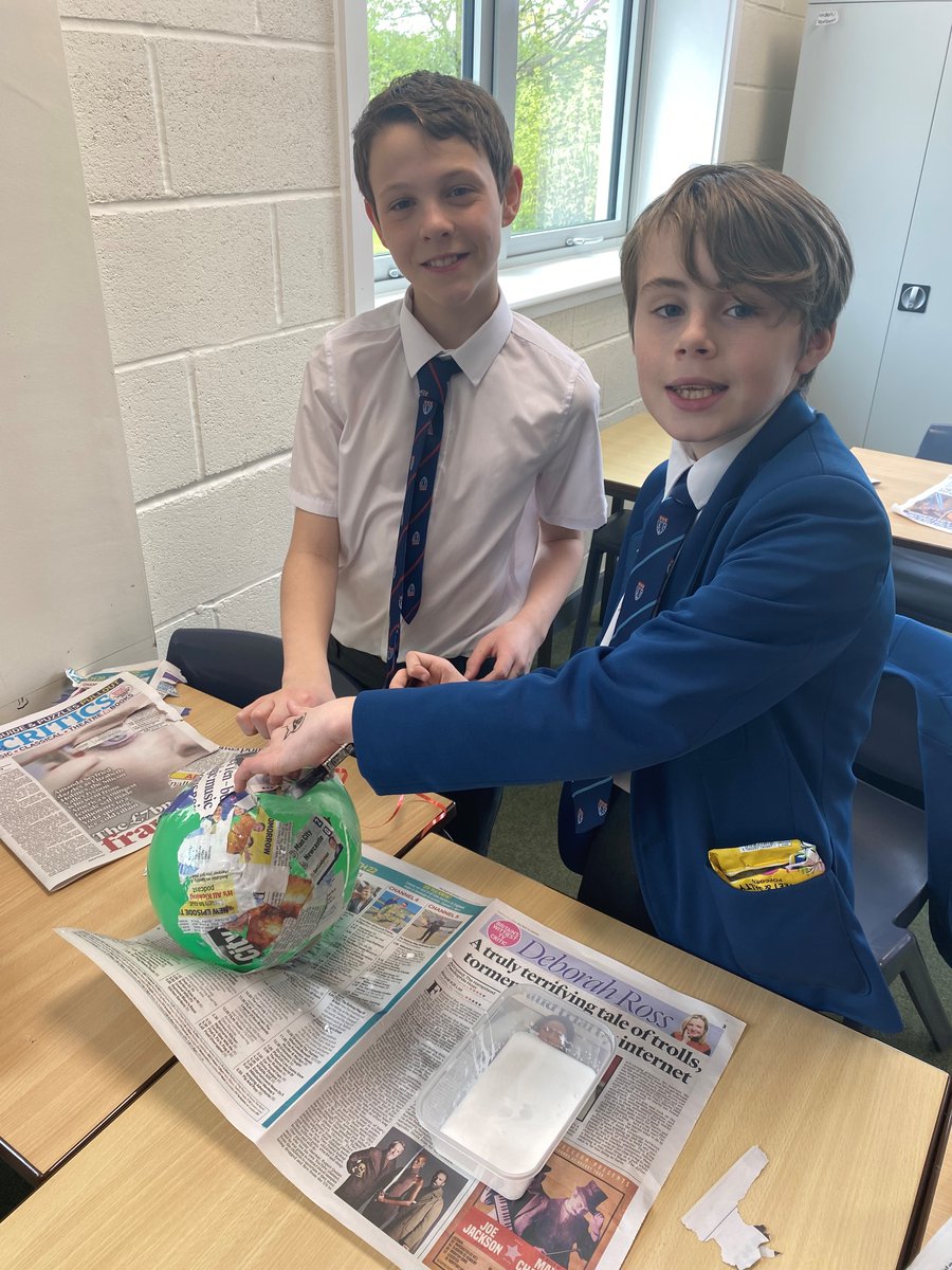 KingsMaccSpan's tweet photo. Lower school students have enjoyed making Piñatas in Spanish Club over the last few weeks and learning about this delightful Mexican tradition with the help of our Yr 10 Language Leaders. #leadershipskills #languagesoftheworld @kingsmac @Kings_Wellbeing https://t.co/OvE6UMIuN0