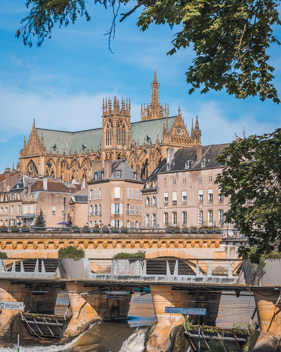 Soleil sur Metz !

#FrAgTw #magnifiquefrance #ruralité #laplacedeglise #village #villagedefrance