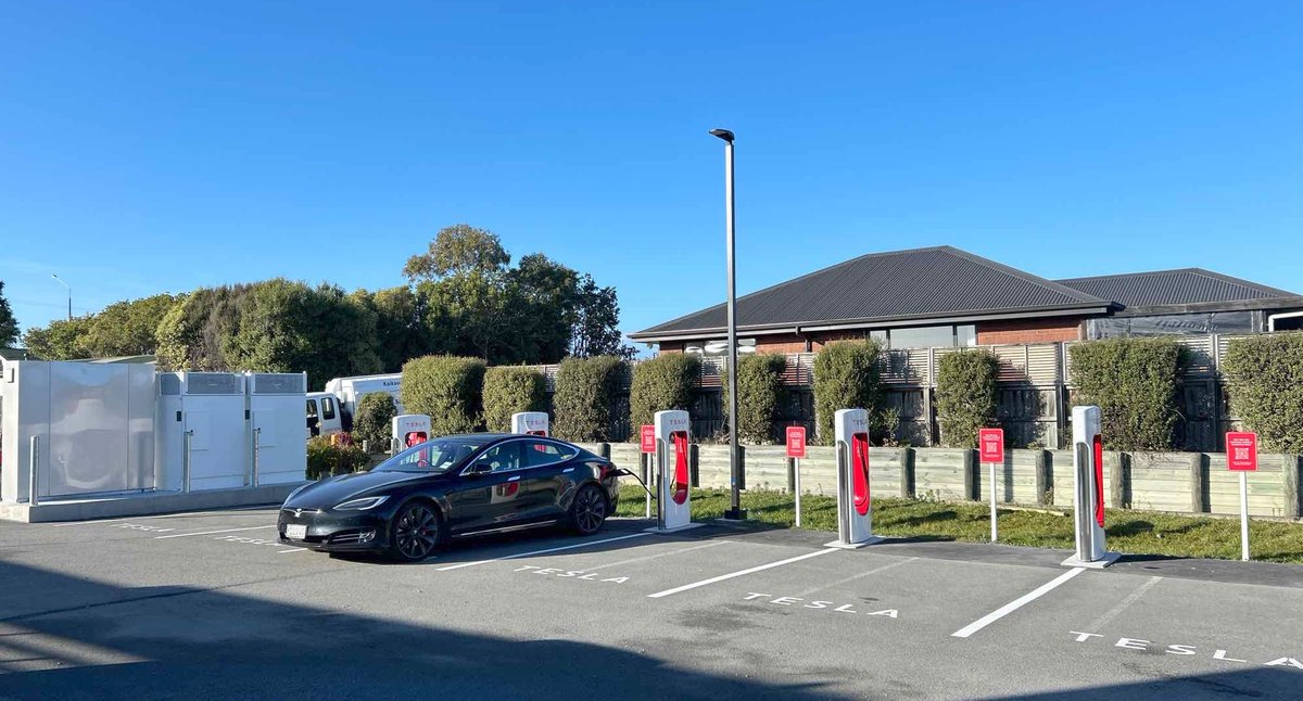 New Tesla Supercharger: Kaikoura, New Zealand (6 stalls) tesla.com/findus?locatio…