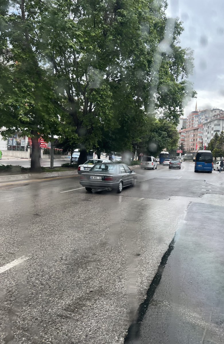 Yağmurlu bir Ankara sabahından günaydın herkese 🤗☕️🌞
Not: Mayıs ayının ortasında olmamız dışında sorun yok