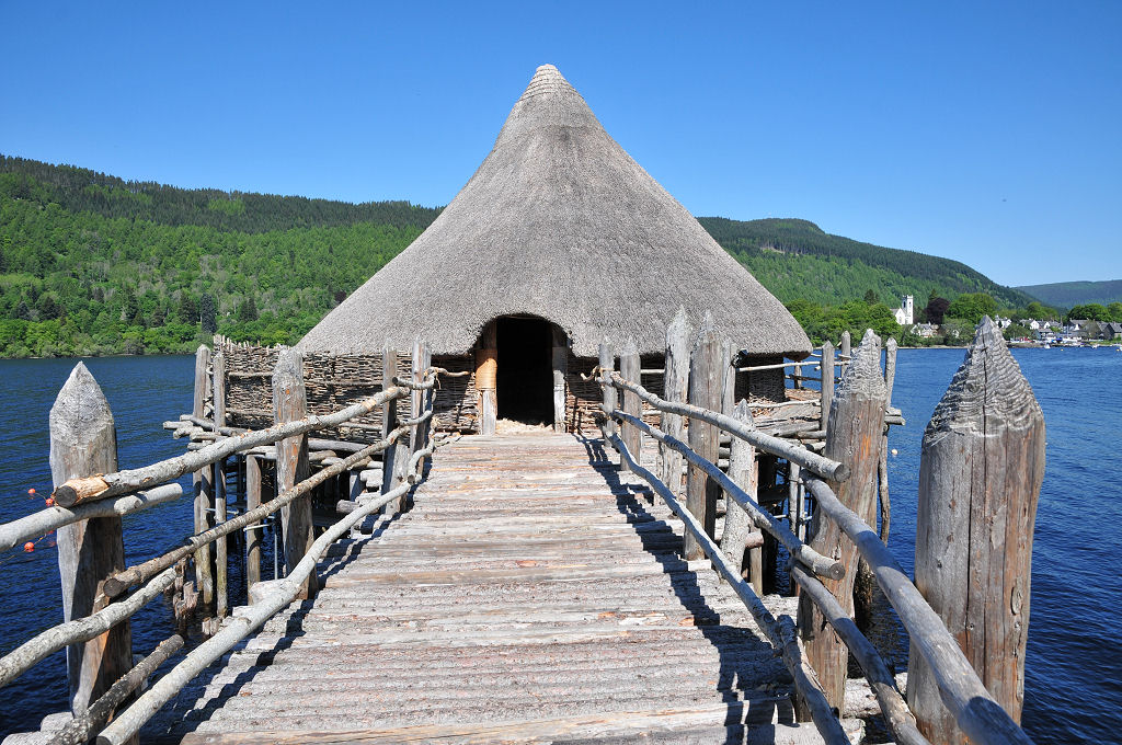 The recreated crannog on Loch Tay, at the Scottish Crannog Centre near Kenmore in Perthshire. It has since been destroyed but has been replaced nearby. This is a type of dwelling that 2,500 years ago would have been common in Scotland. More pics and info: undiscoveredscotland.co.uk/kenmore/cranno…