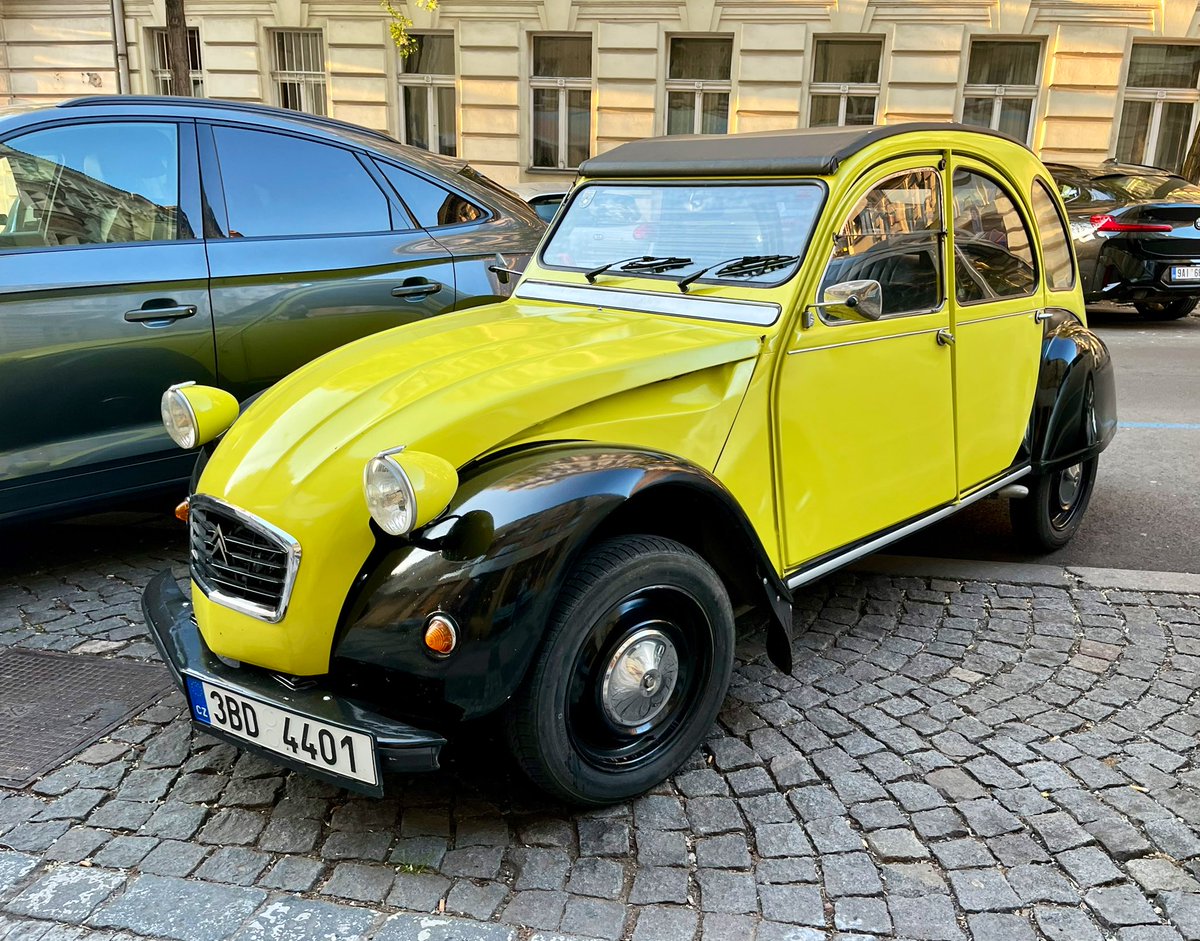 #FrenchCarFriday spotted in Prague! #Citroën