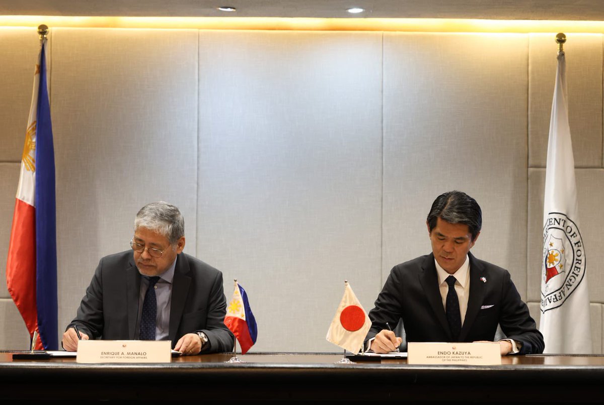 Also pleased to sign the 2024 JDS grant with @AmbJPNinPH, making postgraduate studies in 🇯🇵 available for Filipinos in the public service & related sectors. 🇵🇭 scholars will have valuable opportunities to enhance their skills, thereby helping drive our nation-building efforts.
