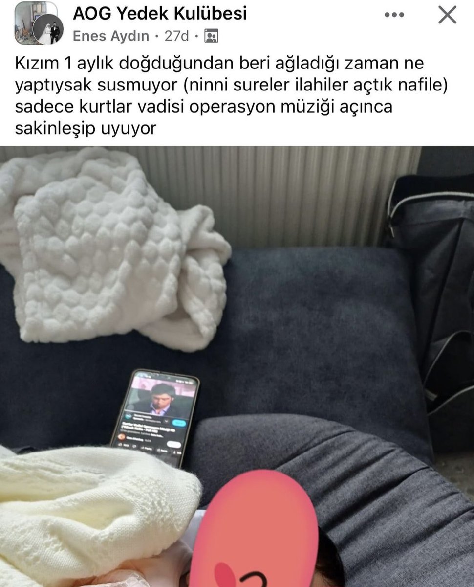 Karahanlı sadakatini tebrik ediyor küçük kız.