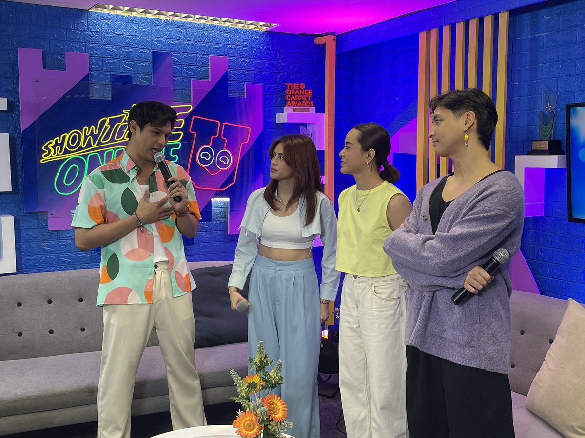 ✨ Friday na! Maki-celebrate at maki party-party kasama ang SOÜ Squad! #ShowtimeAngCoolit Subscribe, follow and watch us LIVE Monday to Saturday 12nn youtube.com/@itsShowtimeNa facebook.com/@itsShowtimeNa tiktok.com/@itsShowtimeNa