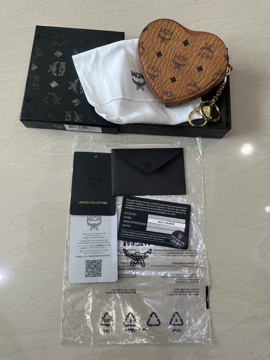 hello_jq_cuzzx's tweet photo. pls rt : ขายอ���กแจก 50฿

ส่งต่อกระเป๋า limited edition ของ MCM คอลเลคชั่น Looney toons

ส่งต่อ 6,000฿ 

กทม.นัดรับได้ค่ะ 🙋🏻‍♀

#กระเป๋าตัง #กระเป๋าตัง #กระเป๋าสตางค์ #ส่งต่อกระเป๋า #กระเป๋ามือสอง #กระเป๋าmcm #ส่งต่อกระเป๋ามือ2 #ส่งต่อกระเป๋ามือสอง  #ส่งต่อกระเป๋ามือ2 #mcm https://t.co/UWXbXlAiNI