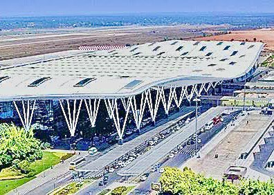 ShouryArya's tweet photo. Air India & Bangalore International Airport :
Signs Pact to make Bengaluru an Aviation Hub in South India !
To enhance international connectivity, operational efficiency & passenger experience
Air India also signed MoU with GoK to establish comprehensive MRO facilities at KIA… https://t.co/uTeJ6X7b4P