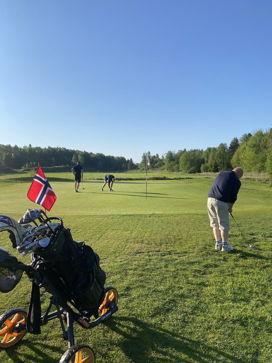 Gratulerer med dagen! 🇳🇴☀️⛳️🍦#grenlandgolf