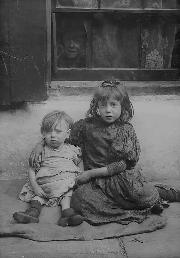 Two children in Spitalfields, one of the worst slums in London, 1903.  💔

'  How heartbreaking. I hope these two ended up with a better life. Wish we knew.  '