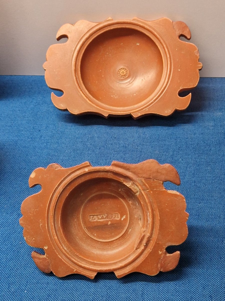 Two rare leaf-scroll handled Samian Ware dishes from a #Roman cremation found at #Sompting West #Sussex in 1971 in the wonderful @wtmworthing 🤩 Made in #Rheinzabern #Deutschland in the early 3rd century, they are stamped with the makers names, FAVVO and IVVENIS #FindsFriday
