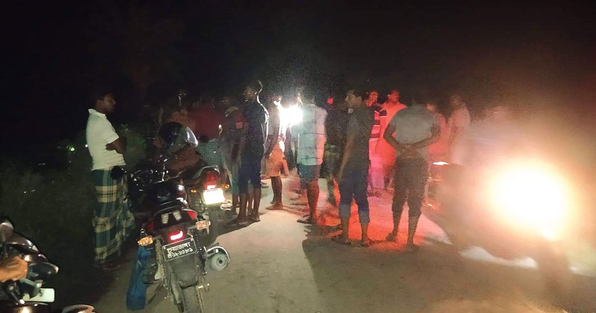 কালিয়াকৈরে রাতের আধারে সড়কে গাছ ফেলে যানবাহনে ডাকাতি, নগদ টাকাসহ মালামাল লুট