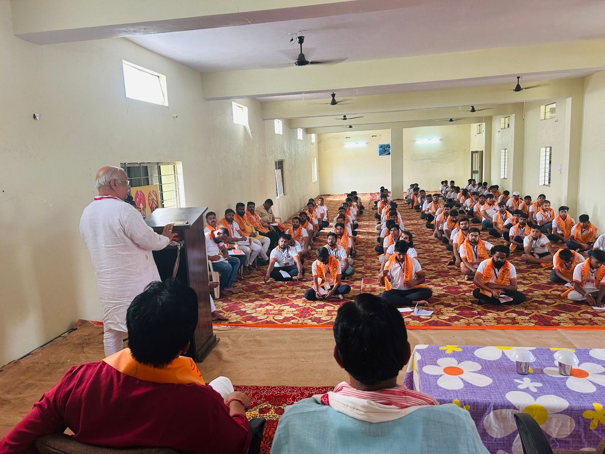 बजरंग दल महाकौशल प्रांत द्वारा आयोजित कार्यकर्ता शौर्य प्रशिक्षण वर्ग में विहिप सह मंत्री व अखिल भारतीय सह धर्म प्रसार प्रमुख श्री आनंद प्रकाश गोयल उपस्थित रहे। 

#बजरंगदल #BajrangDal